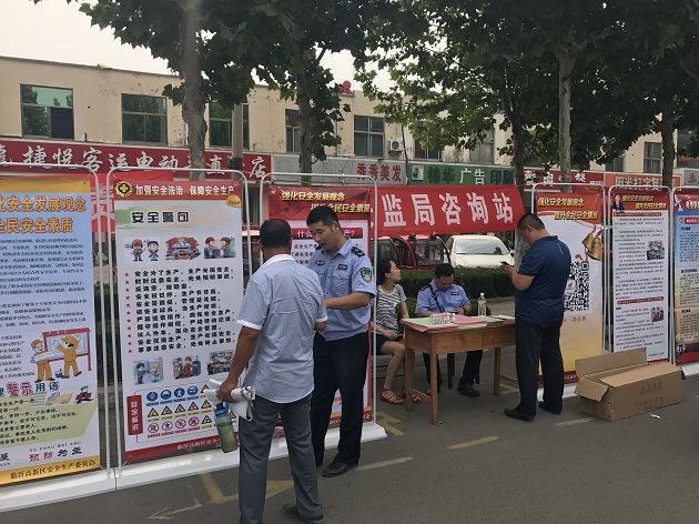 高新区开展安全咨询日活动4.JPG 高新区开展安全咨询日活动4.JPG